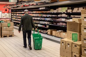 Kylančias maisto produktų kainas pajuto ir pirkėjai – tai tik pradžia