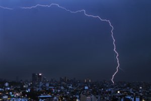 Žaibo iškrova sukėlė du gaisrus