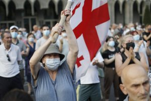 Gruzijos televizijos dėl išpuolių prieš žurnalistus nutraukė transliacijas