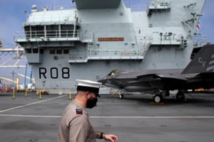 Britų lėktuvnešyje „HMS Queen Elizabeth“ kilo COVID-19 protrūkis