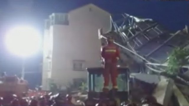 Kinijoje po viešbučio griūties paieškos ir gelbėjimo operacija baigta: žuvo 17 žmonių