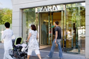 Prekybos tinklas „Zara“ planuoja savo anglies pėdsaką iki nulio sumažinti 10 metų anksčiau