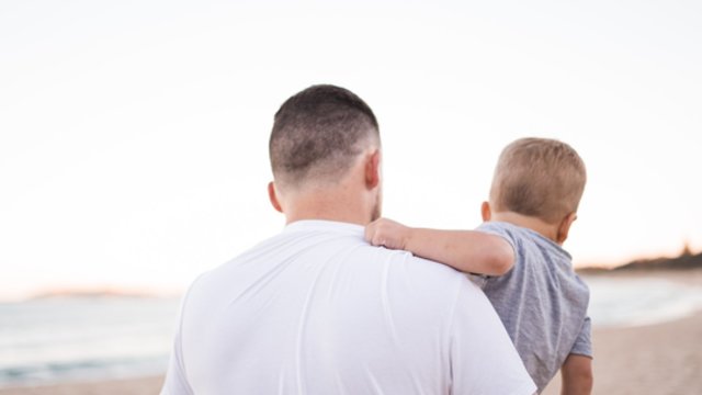 Ministerija siūlo įvesti dviejų mėnesių vaiko priežiūros atostogas tėčiams