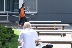 Skelbia valstybinių brandos egzaminų rezultatus: šiemet daugiau šimtukininkų