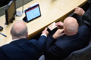 Valdžioje – ne tik milijonieriai ir skolininkai, yra ir nuskurdusių