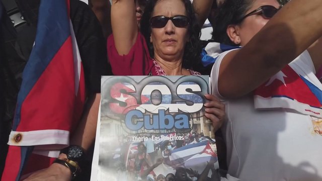 Majamyje tęsiasi solidarumo protestai: tūkstančiai žmonių išėjo į gatves palaikyti Kubą