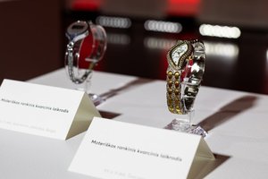 Rankinių laikrodžių išradimas buvo atsitiktinumas: nuo ko ir kaip prasidėjo išmaniųjų laikrodžių istorija?