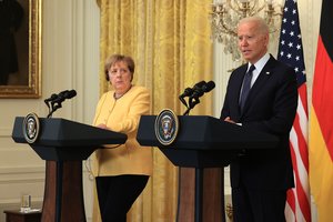 J. Bidenas ir A. Merkel: ne visais klausimais sutariantys draugai