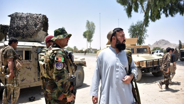 Afganistano pajėgos kaunasi su Talibanu dėl sienos su Pakistanu perėjos