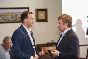 Paaiškėjo, kas taip supykdė R. Karbauskį: į valstiečius kreipęsis V. Sinkevičius numatė, kad taps priešu