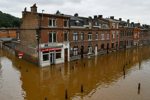 Vakarų Europai smogusių potvynių aukų skaičius viršijo 150