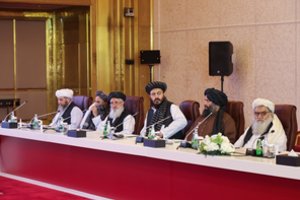 Afganistane tęsiantis kautynėms Kabulo ir Talibano derybininkai susitiko Katare