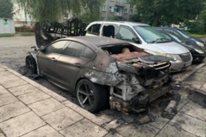 Šiauliuose piktadariai sudegino BMW, nuostolis siekia 45 tūkst. eurų