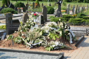 Per laidotuves Panevėžyje įstrigęs karstas visus pakraupino