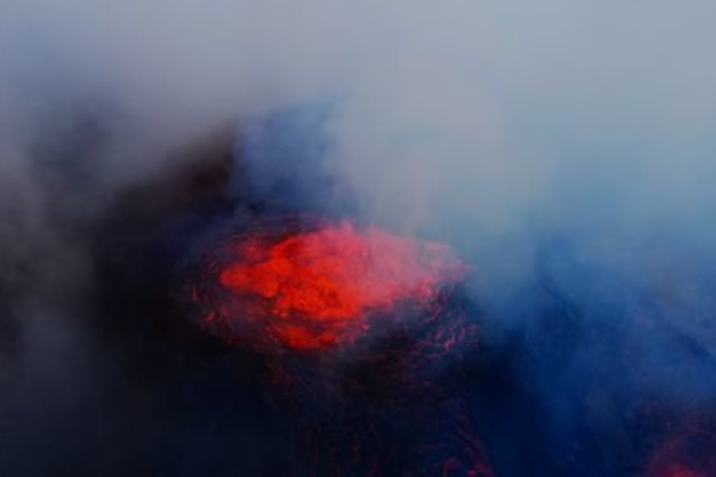 Ugnikalnis Islandijoje aktyvus net praėjus 122 dienoms po išsiveržimo.<br>D.Arlausko nuotr.