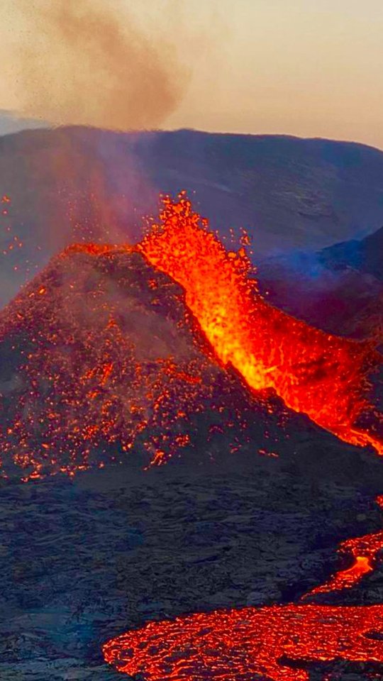 Ugnikalnį Donatas stebėjo ir pirmosiomis išsiveržimo dienomis. <br>D.Arlausko nuotr.