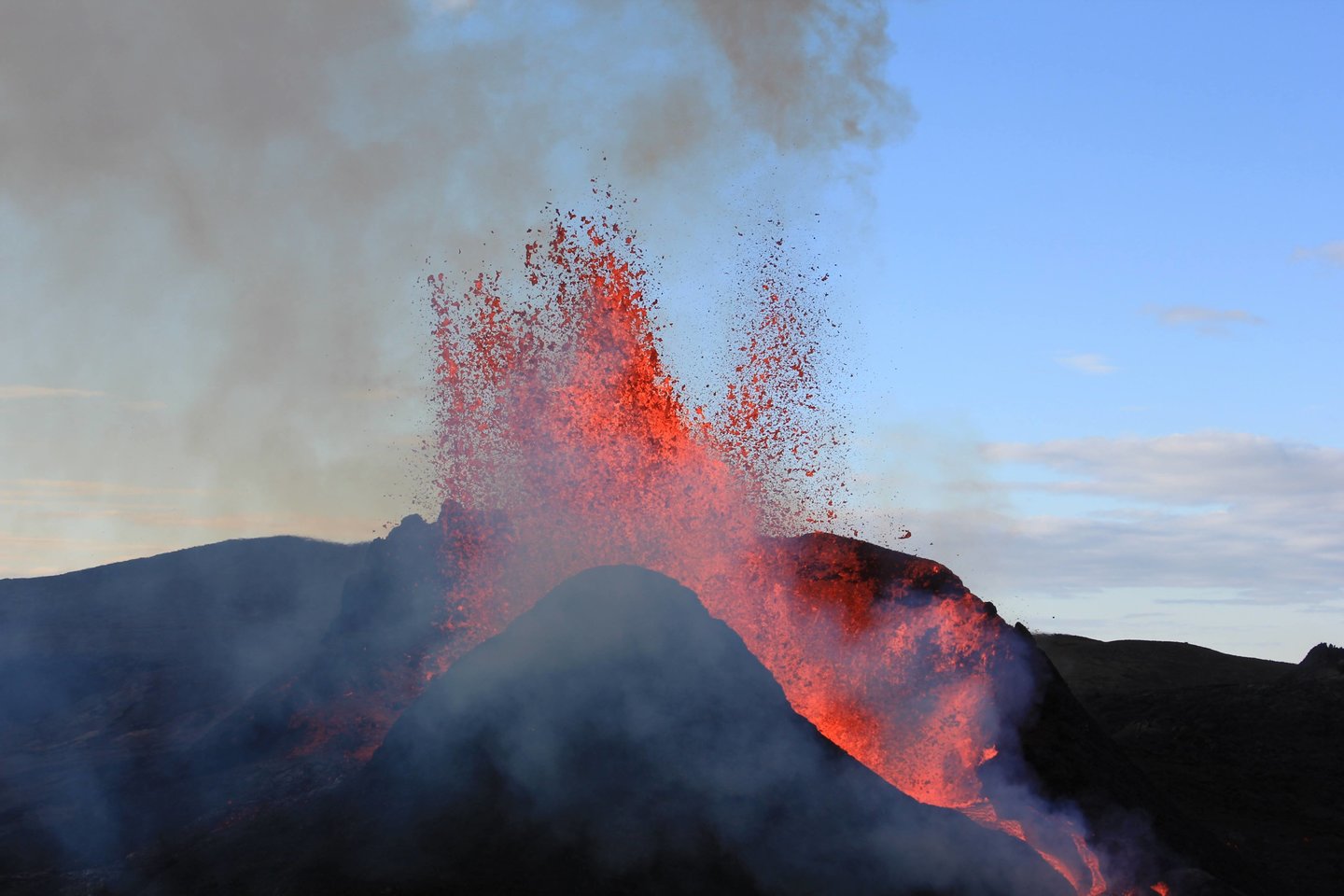 Ugnikalnį Donatas stebėjo ir pirmosiomis išsiveržimo dienomis. <br>D.Arlausko nuotr.
