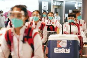 Pietų afrikiečiai į Olimpinį kaimelį įnešė COVID-19 – baiminamasi masinio židinio tarp olimpiečių