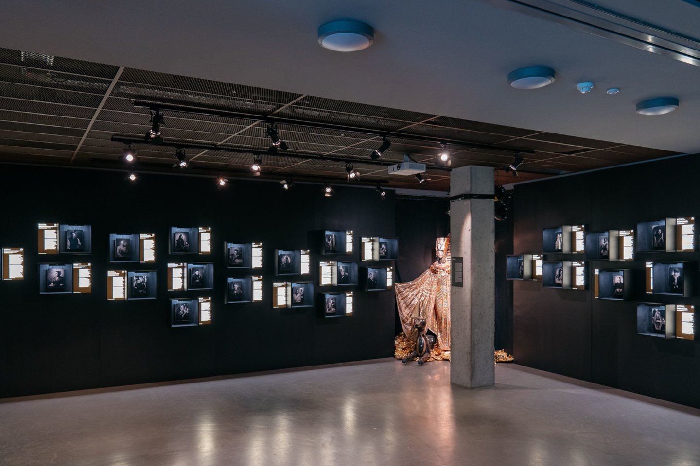 Šiemet klaipėdiečių laukia ypatinga instaliacija – visą vasarą gastrobare eksponuojami MO muziejaus ir Vilnius City Opera (VCO) parodos „Iš tos operos“ fragmentai, kuriuos papildys du unikalūs renginiai.