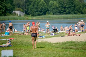 Po karščio bangos – atgaiva: saulėtas dienas nupraus lietus su perkūnija