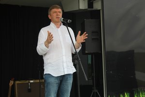 Vytautas Bruveris. Naisių gandrai perės ne tik pavasarį