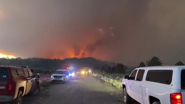 Oregono laukiniai gaisrai priešinasi ugniagesių jėgoms: neaišku, kada pavyks sutramdyti
