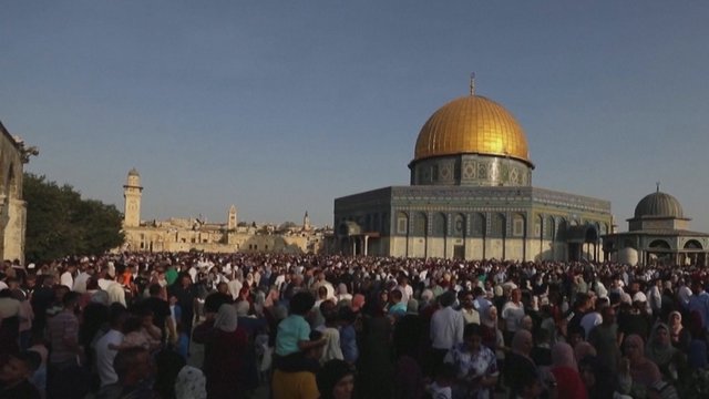 Milijonai musulmonų visame pasaulyje mini Aukojimo šventę: ypatingą dieną lydi išpuoliai