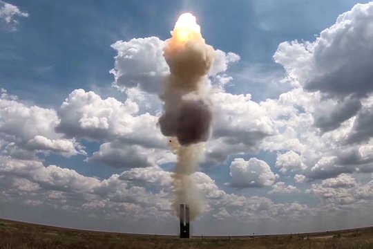 Rusija išbandė raketų sistemą S-500