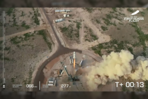 Į kosmosą pakilo ir sėkmingai iš jo sugrįžo turtingiausias pasaulio žmogus