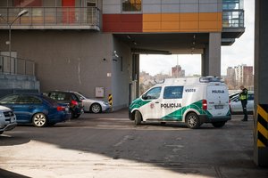 Prie daugiabučio Vilniuje rastas vyro kūnas