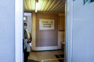 Vyriausybei siūlo revakcinuoti ne visus: aiškėja, kas prieš pavojingą sezoną pirmiausia sulauks skiepų