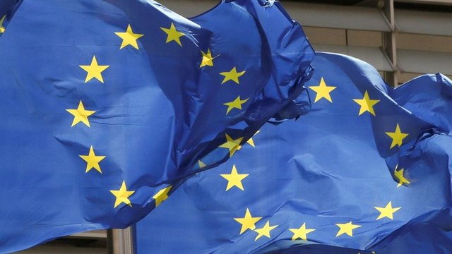 Nesutarimai ir toliau tęsiasi: Briuselis grasina Lenkijai baudomis dėl ES teismo sprendimo nepaisymo