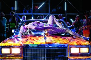 Kanuose triumfavo filmas apie pastojusią nuo automobilio žudikę maniakę 