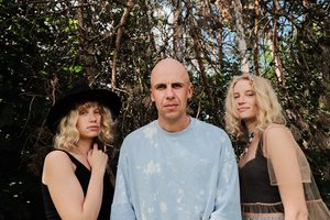 Premjera: Vidas Bareikis ir „Baltos varnos“ pristatė bendrą dainą ir vaizdo klipą