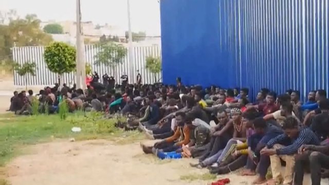 Į Ispanijos teritoriją pateko daugiau kaip 200 migrantų iš Maroko: perlipo aukštą pasienio tvorą