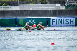 Nuo vidutinės nuotaikos – iki ryžto laimėti žūtbūtinį mūšį: Lietuvos irkluotojai atsigauti traukia su skirtingomis mintimis