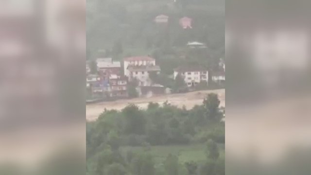 Užfiksuotas siaubingas nutikimas Turkijoje: potvynių vanduo sugriovė namą per kelias sekundes