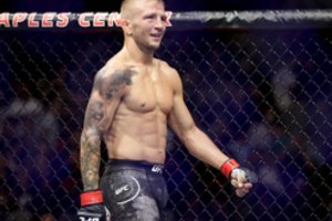 Buvusio čempiono sugrįžimas į UFC narvą – po pustrečių metų