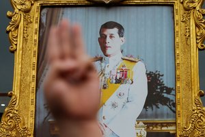 Tailande 12 studentų aktyvistų apkaltinti karaliaus įžeidimu