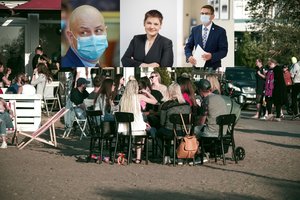 Nupiešė, kaip gali atrodyti „nepasiskiepijusių karantinas“: užsivertų kavinių, restoranų ir net autobusų durys