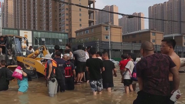 Tęsiasi Kinija siaubiantys lietūs: evakuoti beveik 400 tūkstančių gyventojų