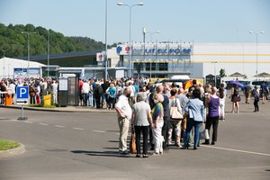 Užsikūrė naujas skiepijimosi vajus: vakcinacijos centrai užgulti – kai kur tiek žmonių nematė jau 2 mėnesius