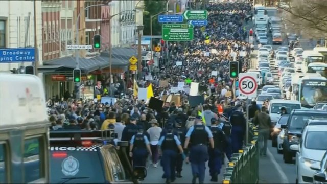 Sidnėjuje siautėjo prieš karantiną nusiteikę protestuotojai: pasitaikė susirėmimų su policija