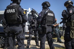 Pabėgėlių minioje – tūnanti grėsmė: Izraelio kariuomenėje tarnavęs lietuvis perspėja, kad tikrasis pavojus – radikalai