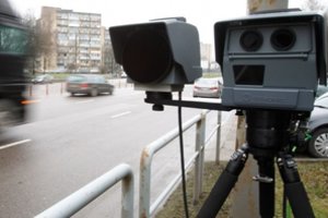 Tramdyti greičio mėgėjus pareigūnai pasirinko labai netikėtą vietą