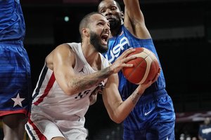 JAV krepšininkai Tokijo žaidynėse iškart sulaukė kirčio – juos nukovė prancūzai