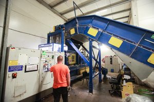 D. Dundulis atskleidė, kas prekybos centruose daroma su besibaigiančio galiojimo maisto produktais: neišmeta nieko