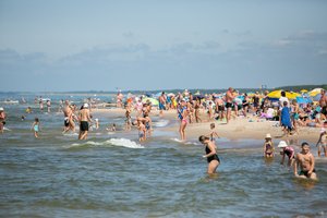 Atostogos pajūryje baigėsi karčiai: namo parvažiavo kartu su koronavirusu