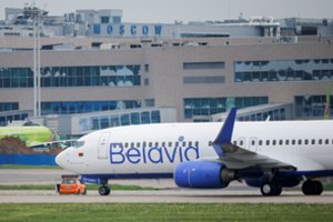 Incidentas Rusijos padangėse: „Belavia“ lėktuvas Maskvoje nusileido vos su vienu veikiančiu varikliu