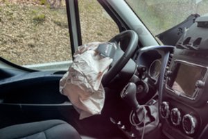 Jutoje dėl smėlio audros susidūrė 22 automobiliai: žuvo mažiausiai 8 žmonės, tarp jų – keli vaikai